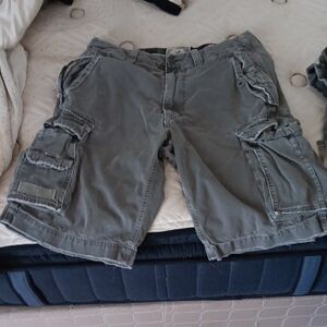 American Eagle Outfitters Men's Charcoal Cargo Shorts..7 Pockets !! Great Cargos